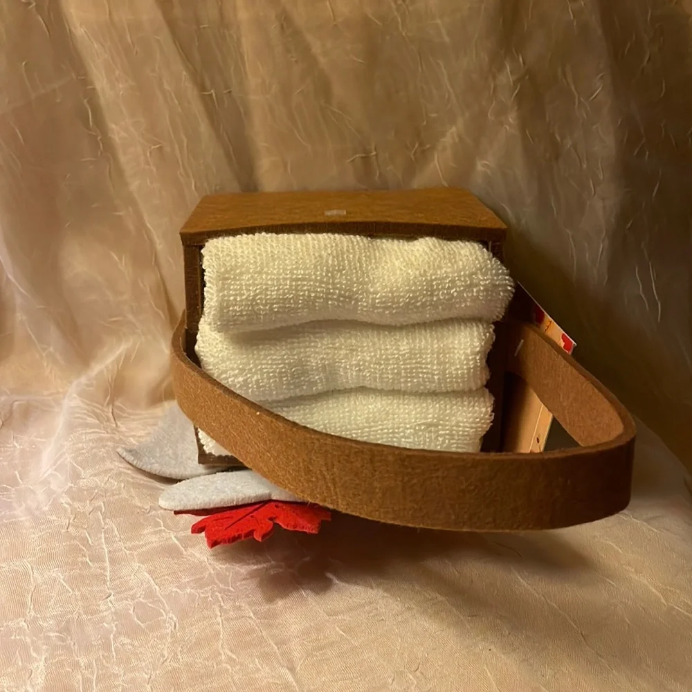 NWT- 3 pack washcloths 100% cotton in felt basket w/ raccoon on front